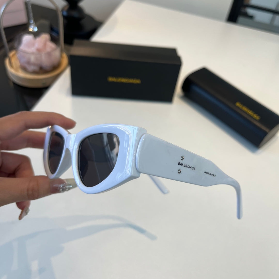 Balenciaga Rectangular Silver Lens Sunglasses for Men & Women - 372350 - detail image 4