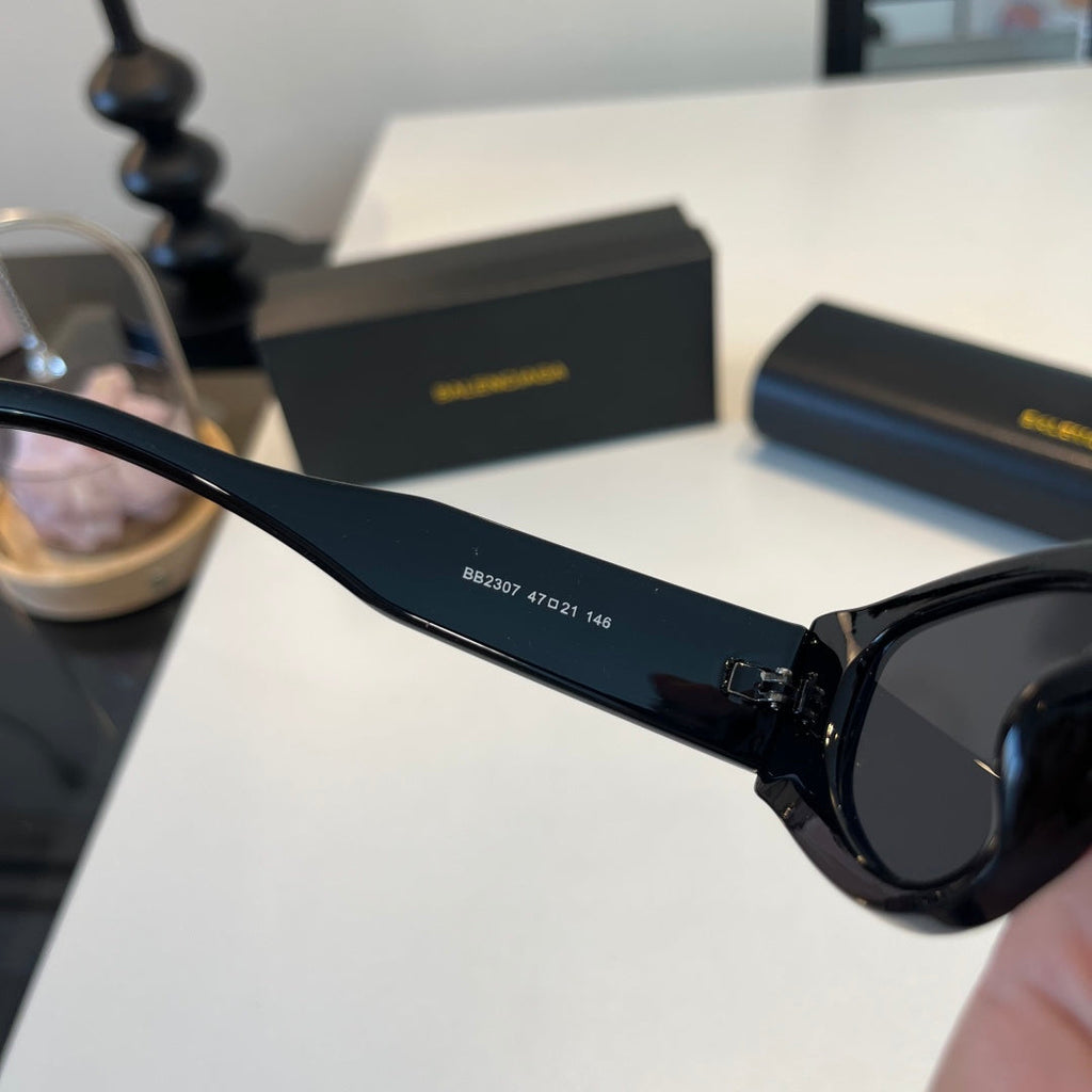 Balenciaga Rectangular Black Lens Sunglasses for Men & Women - 449654 - detail image 7