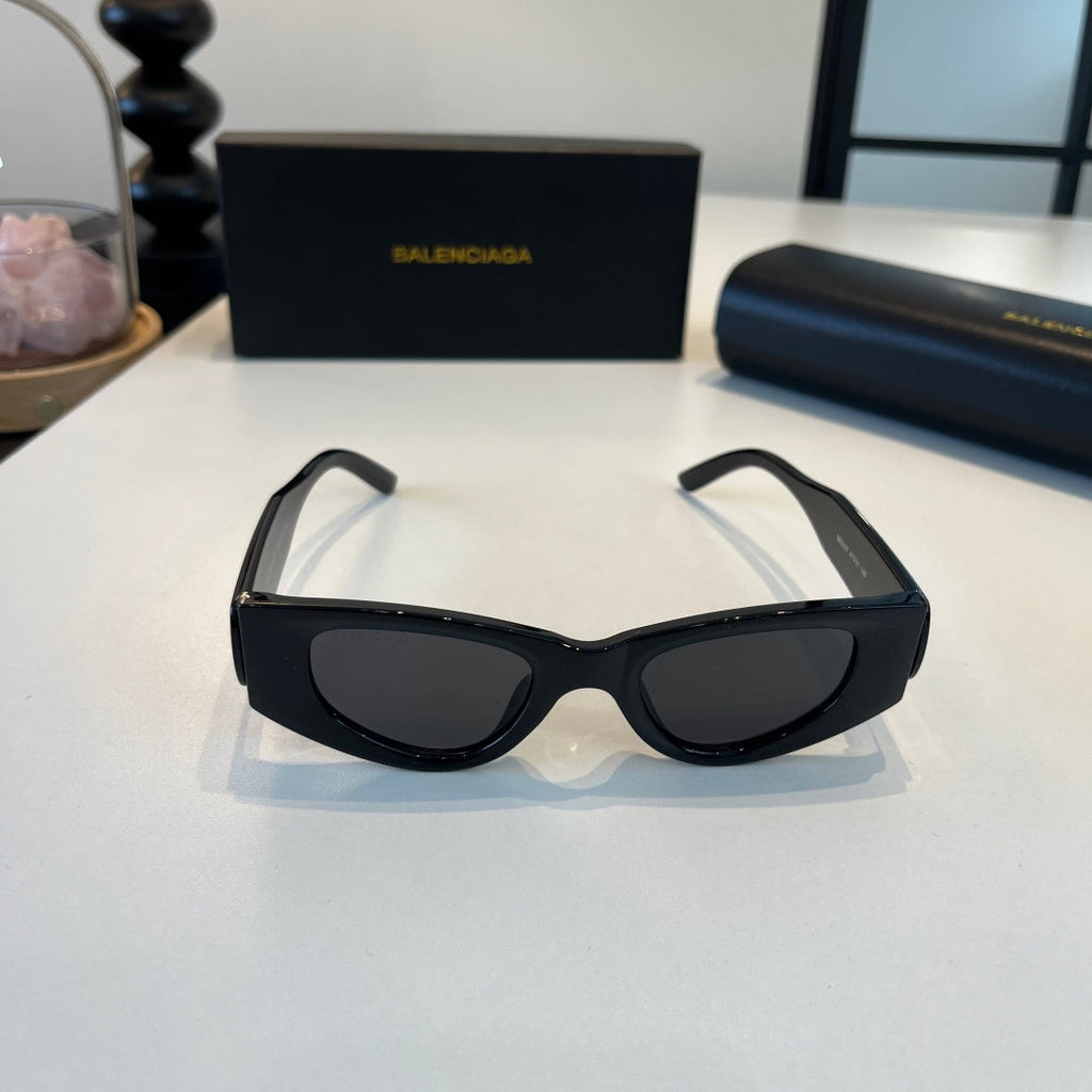 Balenciaga Rectangular Black Lens Sunglasses for Men & Women - 416136 - detail image 2