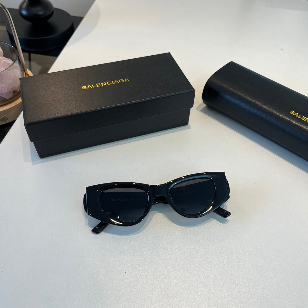 Balenciaga Rectangular Black Lens Sunglasses for Men & Women - 372351 - detail image 6