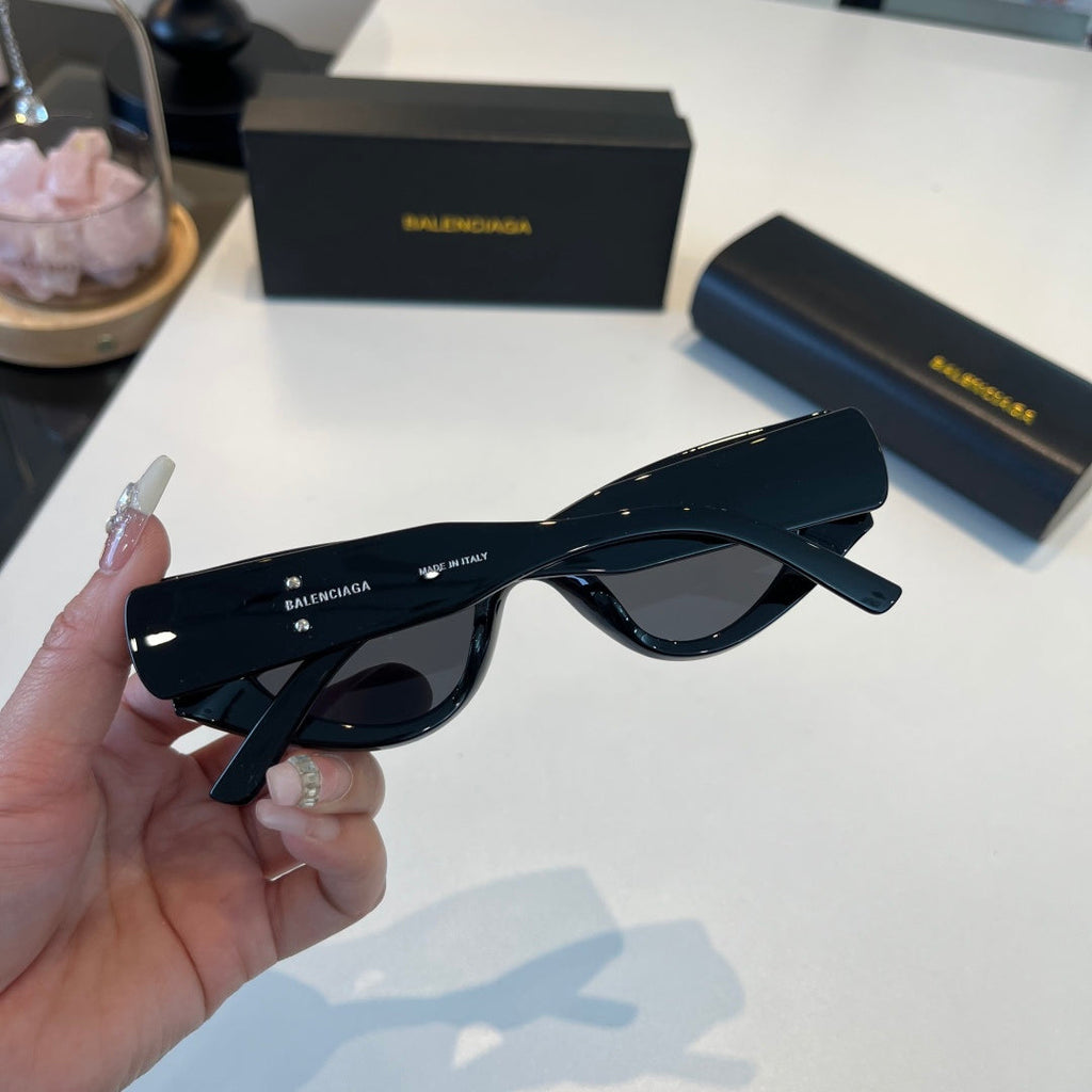 Balenciaga Rectangular Black Lens Sunglasses for Men & Women - 449654 - detail image 5