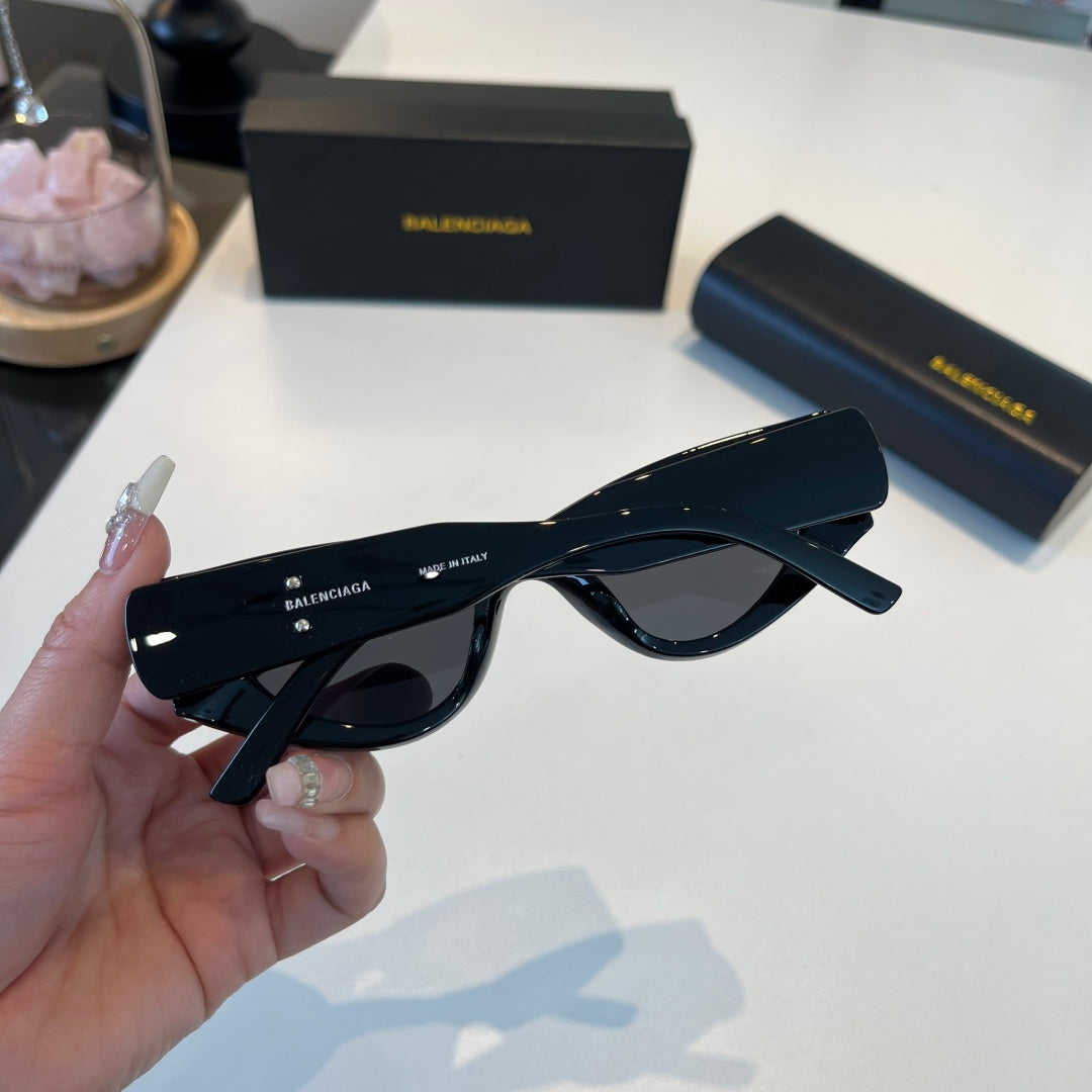 Balenciaga Rectangular Black Lens Sunglasses for Men & Women - 158569 - detail image 5