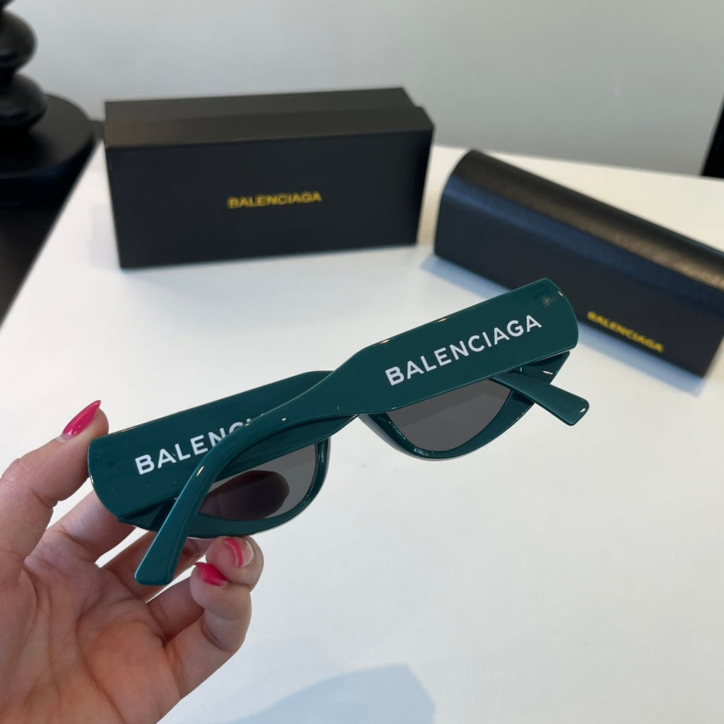 Balenciaga Rectangular Black Lens Sunglasses for Men & Women - 432547 - detail image 7