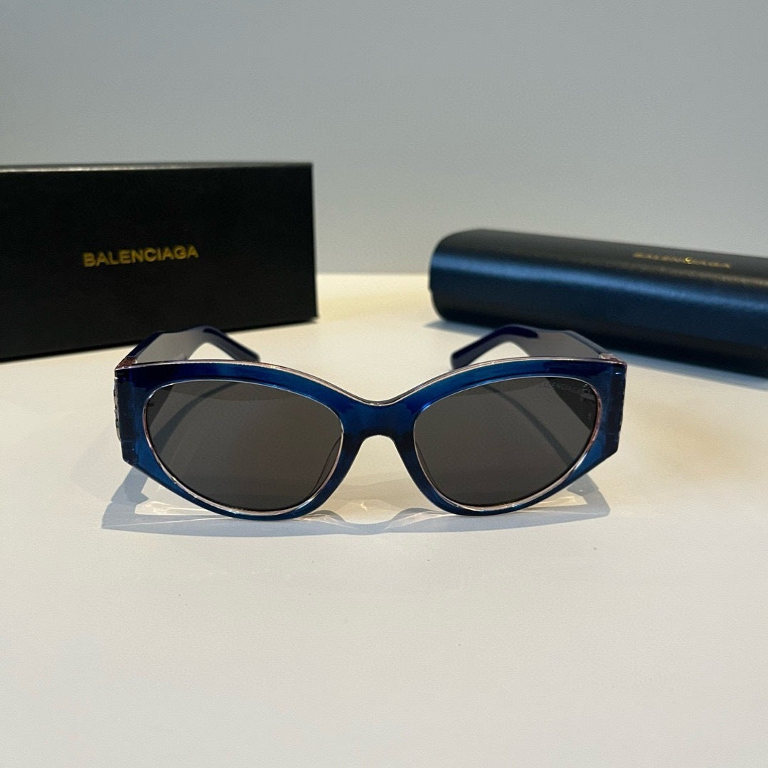 Balenciaga Rectangular Black Lens Sunglasses for Men & Women - 416092 - detail image 2