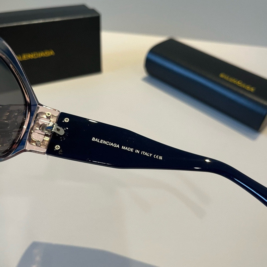 Balenciaga Rectangular Black Lens Sunglasses for Men & Women - 416092 - detail image 5