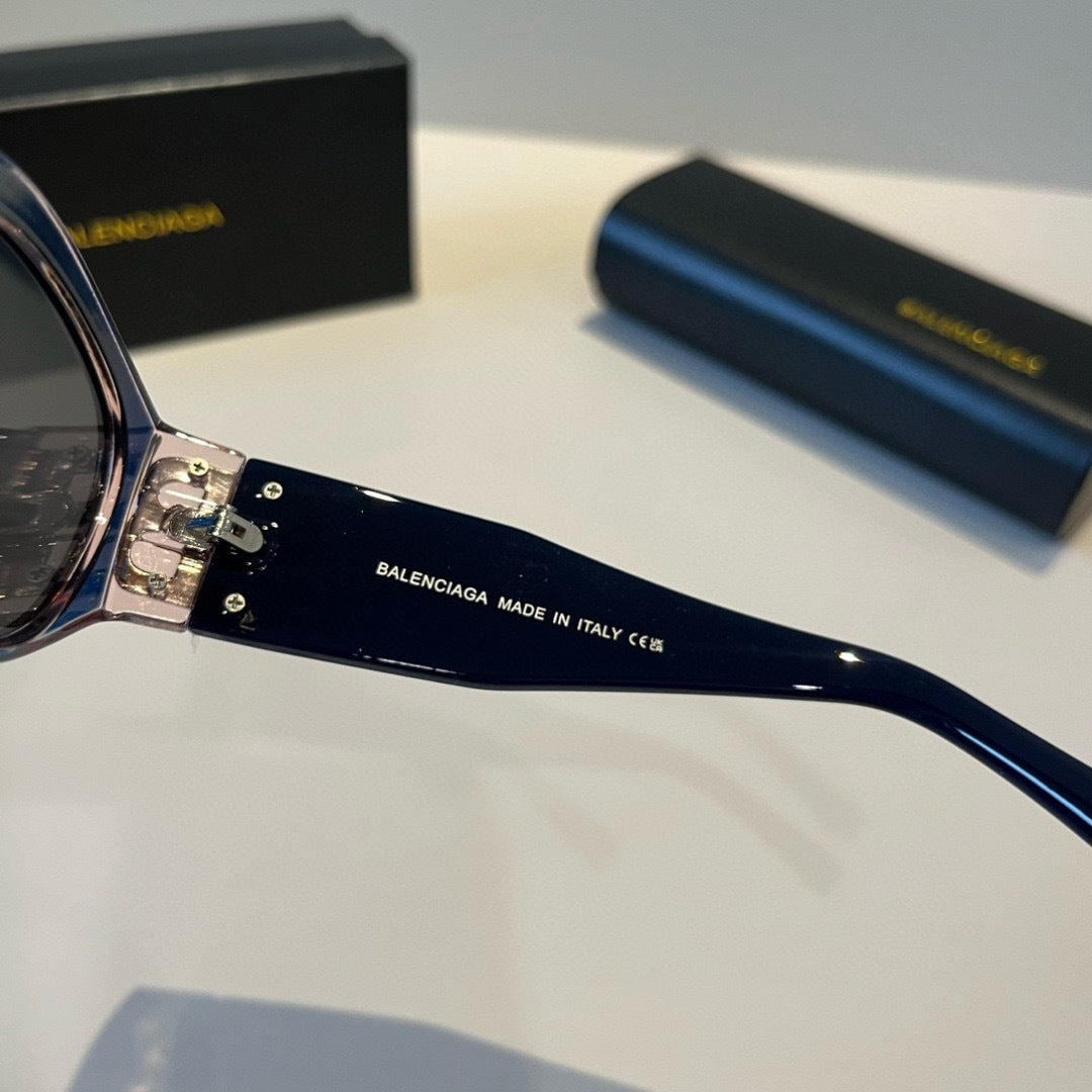 Balenciaga Rectangular Black Lens Sunglasses for Men & Women - 416092 - detail image 5