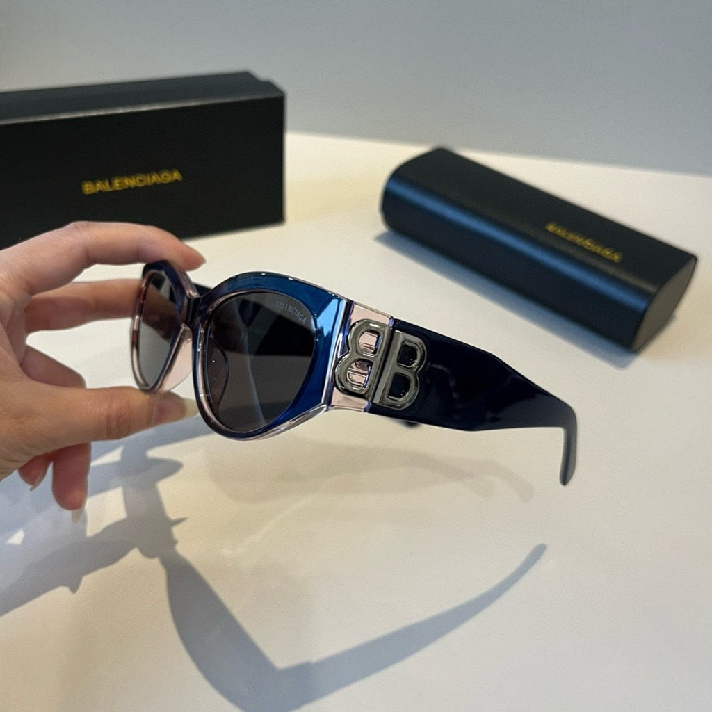 Balenciaga Rectangular Black Lens Sunglasses for Men & Women - 416142 - detail image 4