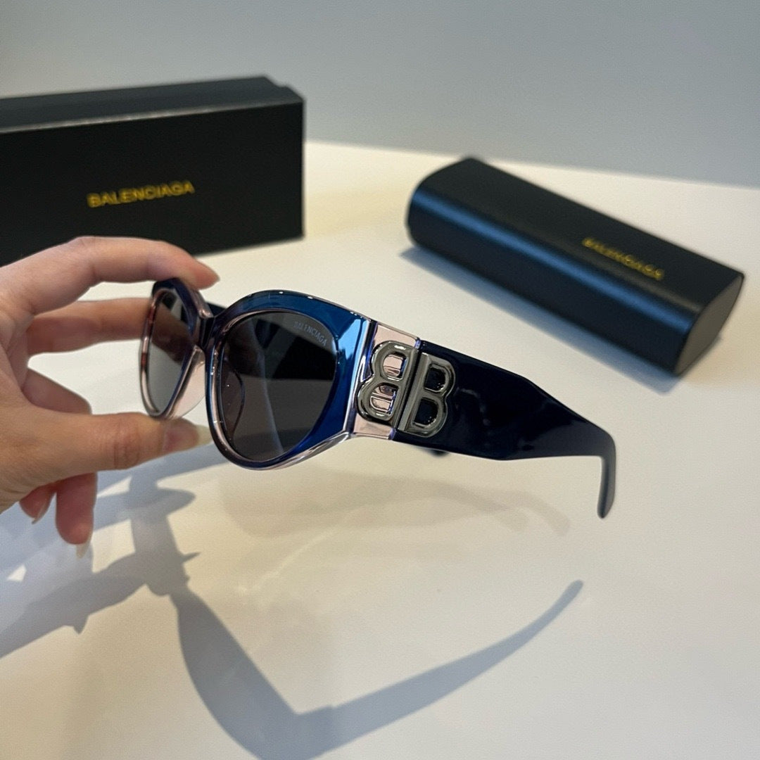 Balenciaga Rectangular Black Lens Sunglasses for Men & Women - 416142 - detail image 4