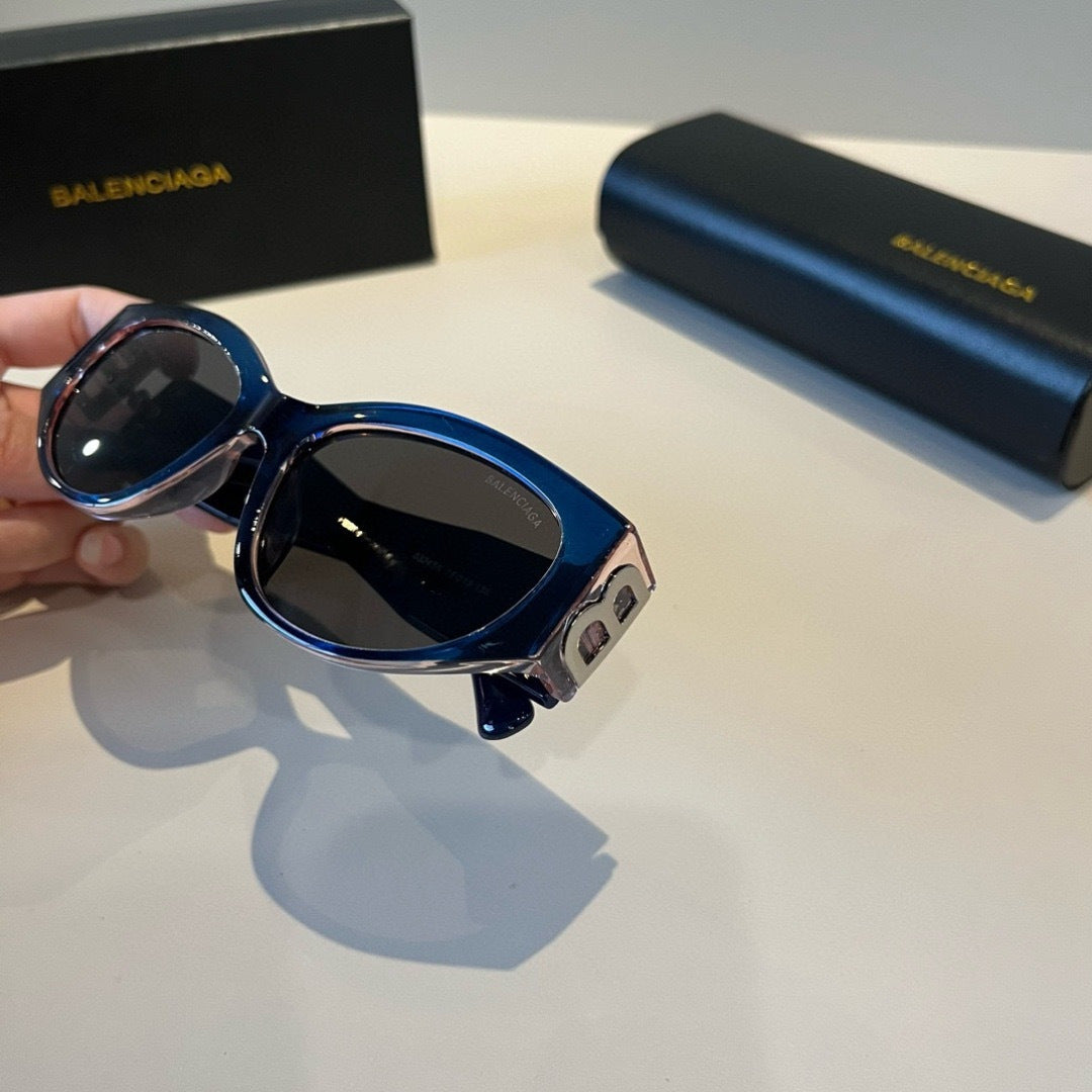 Balenciaga Rectangular Black Lens Sunglasses for Men & Women - 416092 - detail image 7