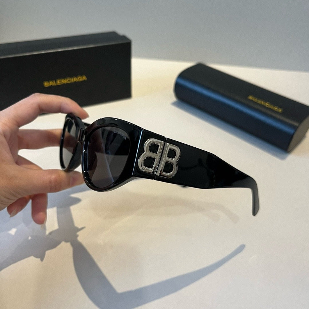 Balenciaga Rectangular Black Lens Sunglasses for Men & Women - 416144 - detail image 4