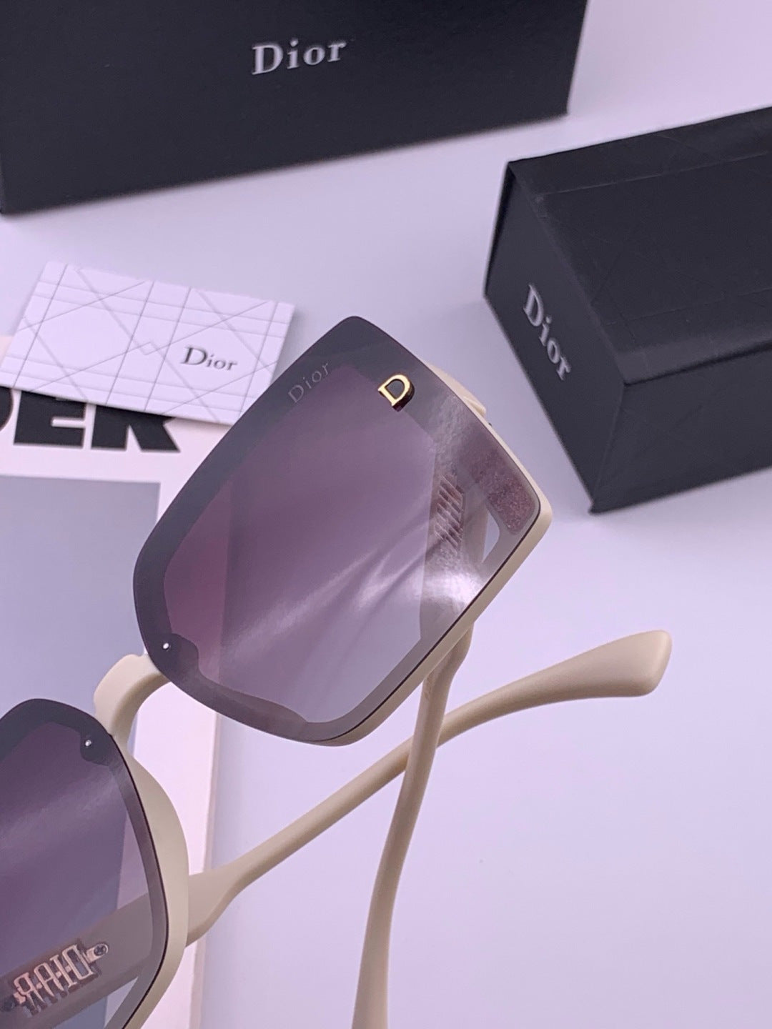 Dior D5290 Polarized Square Black Lens Sunglasses for Men & Women - 371897 - detail image 3
