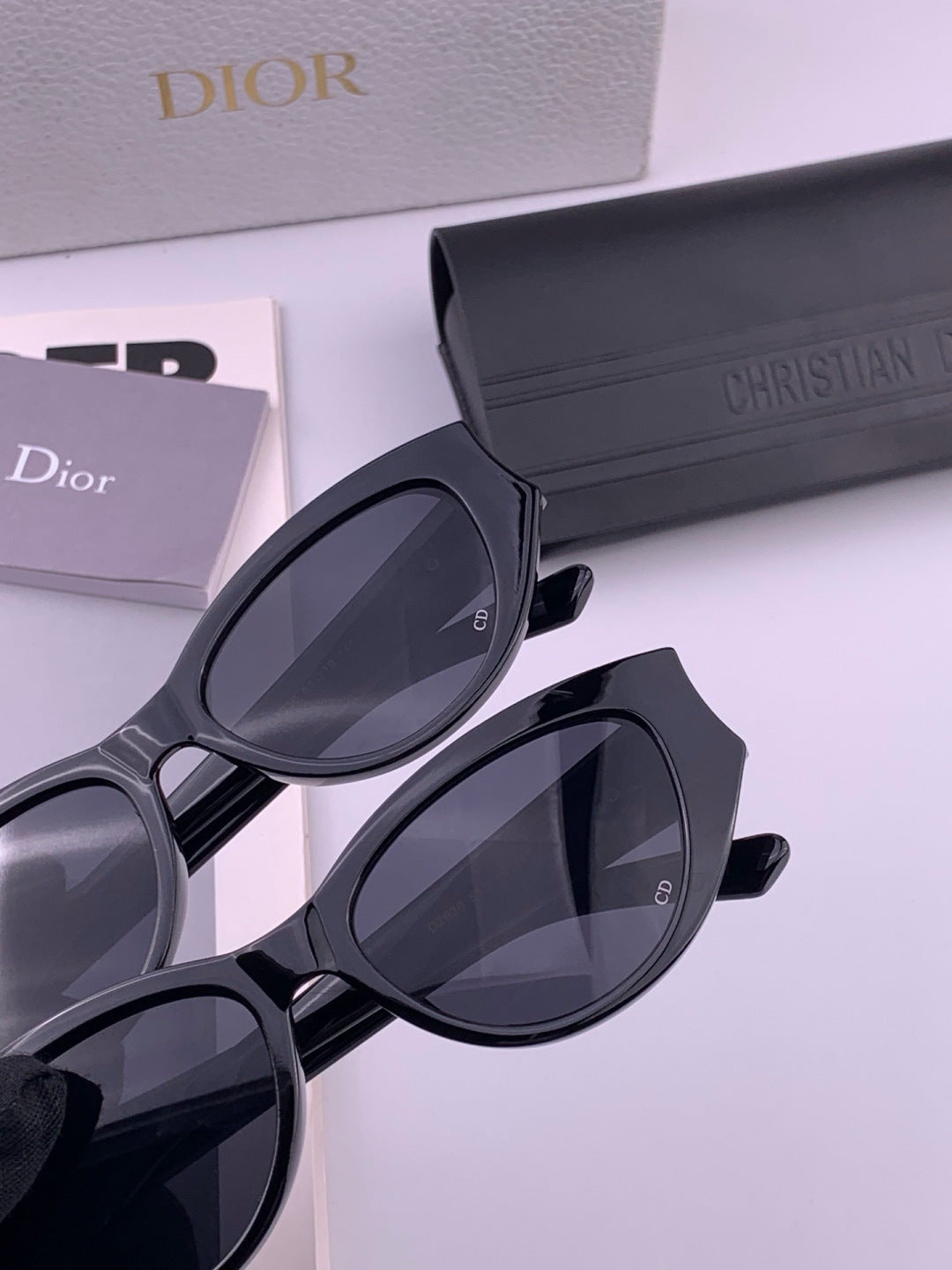 Dior D0293 Fashion Black Lens Sunglasses for Men & Women - 382378 - detail image 2