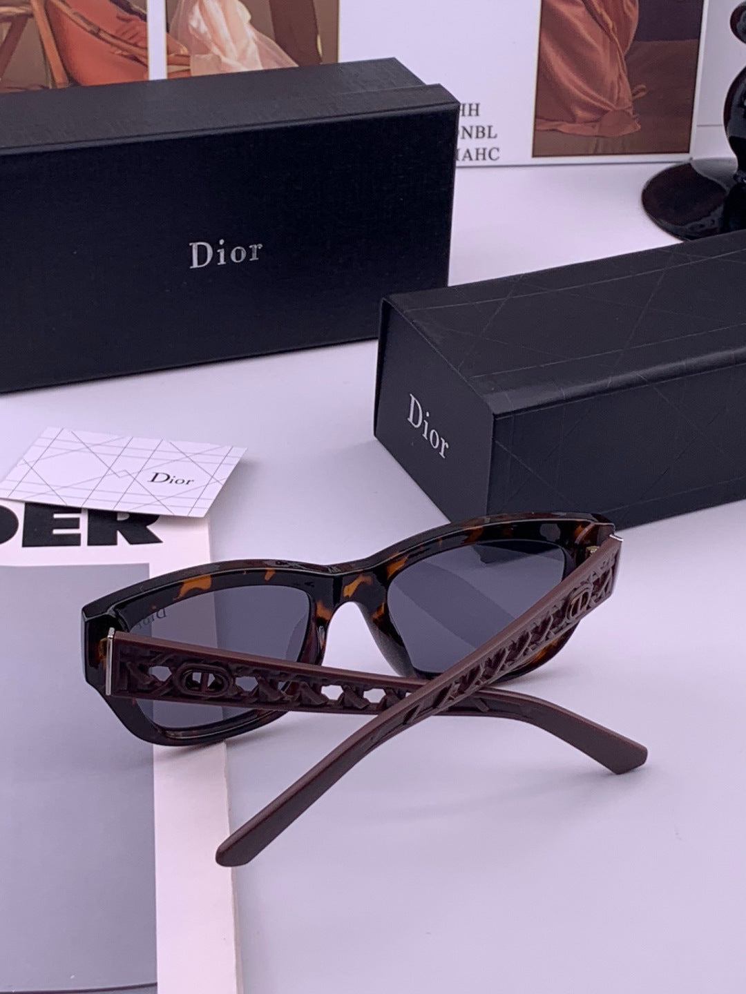 Dior D7911 Polarized Square Black Lens Sunglasses for Men & Women - 382451 - detail image 4