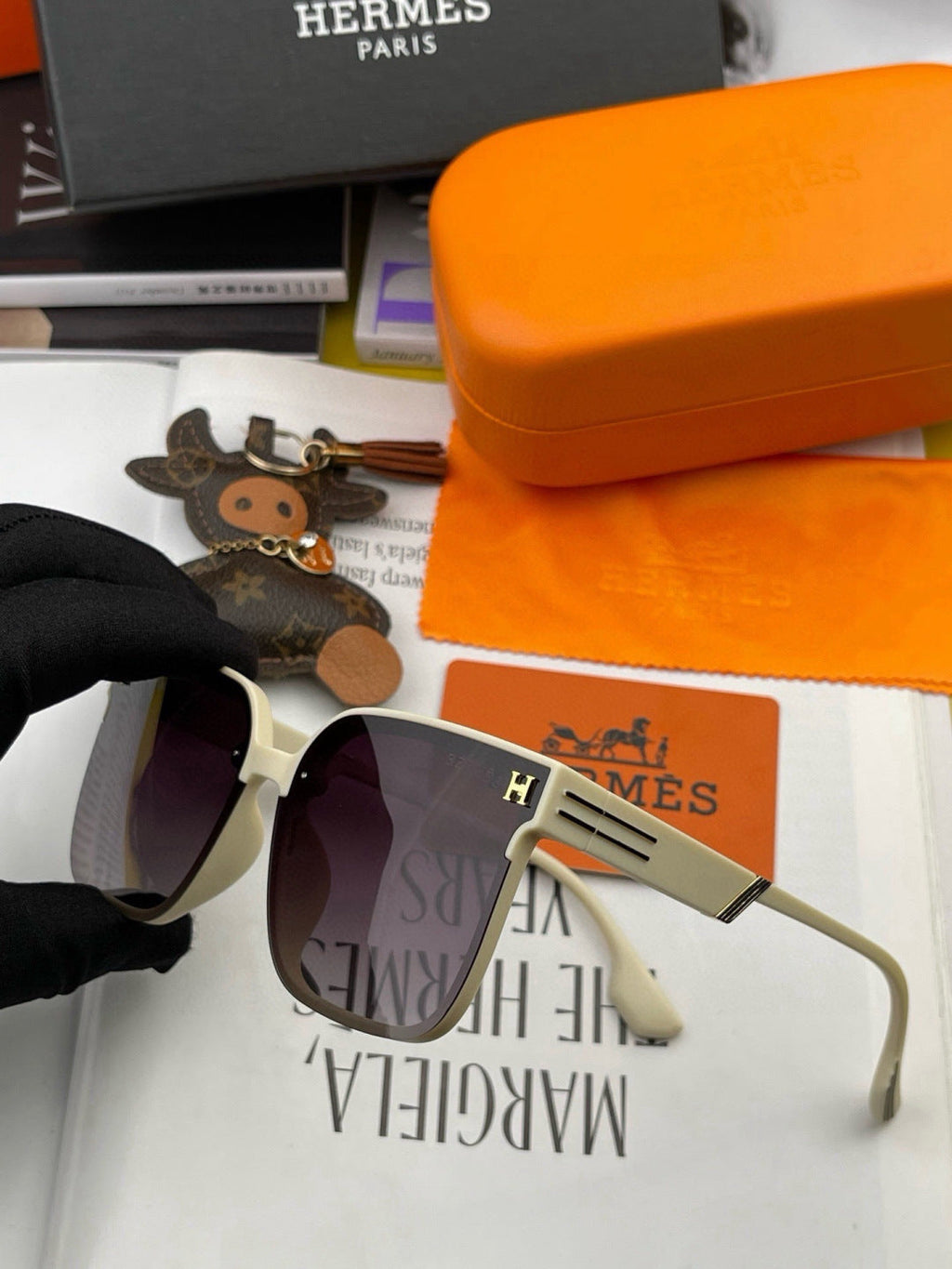 Hermès H2290 Polarized Square Gold Lens Sunglasses for Men & Women - 433006 - detail image 2