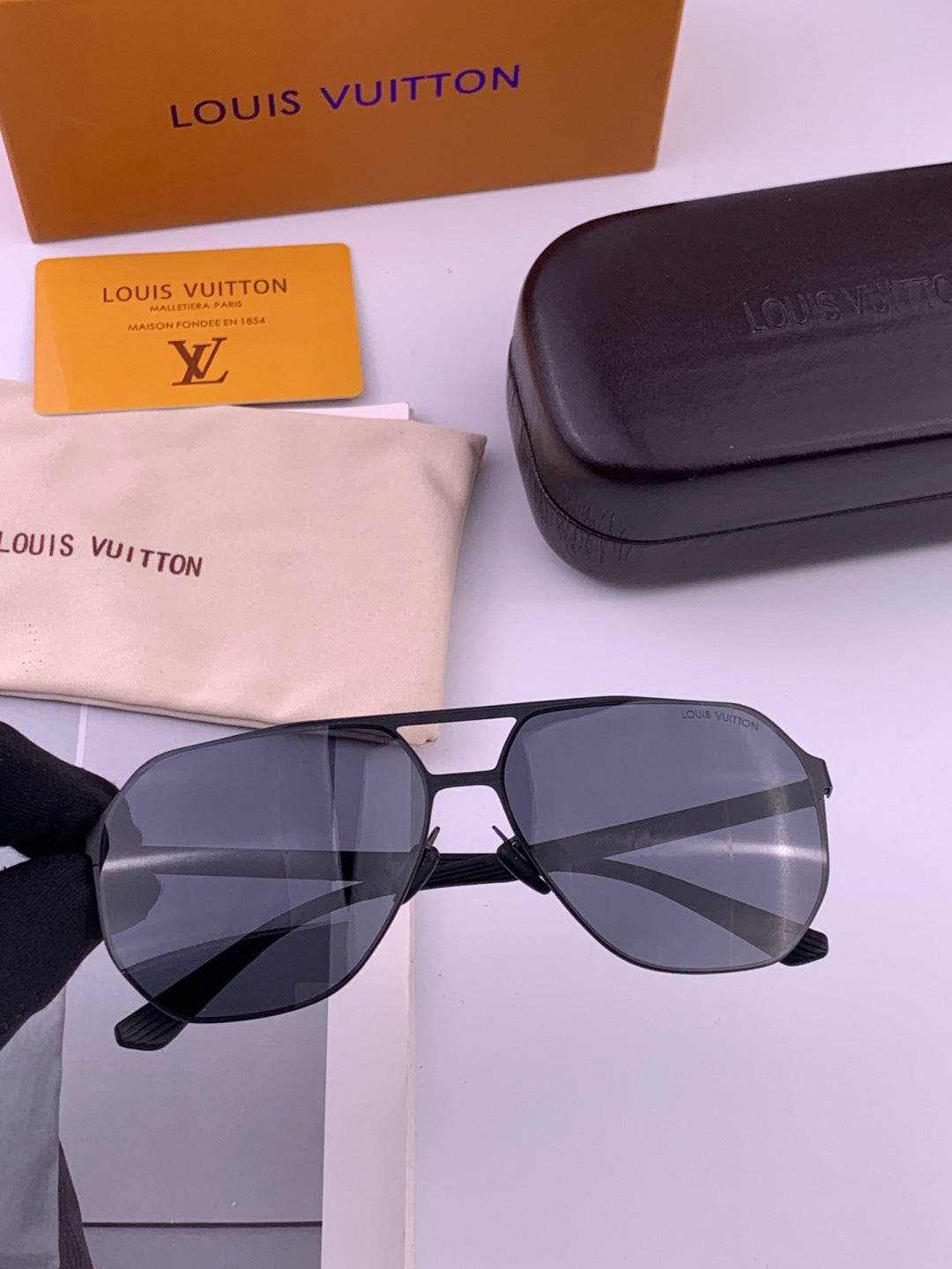 Louis Vuitton L6229 Polarized Aviator Blue Lens Sunglasses for Men - 431198 - detail image 2