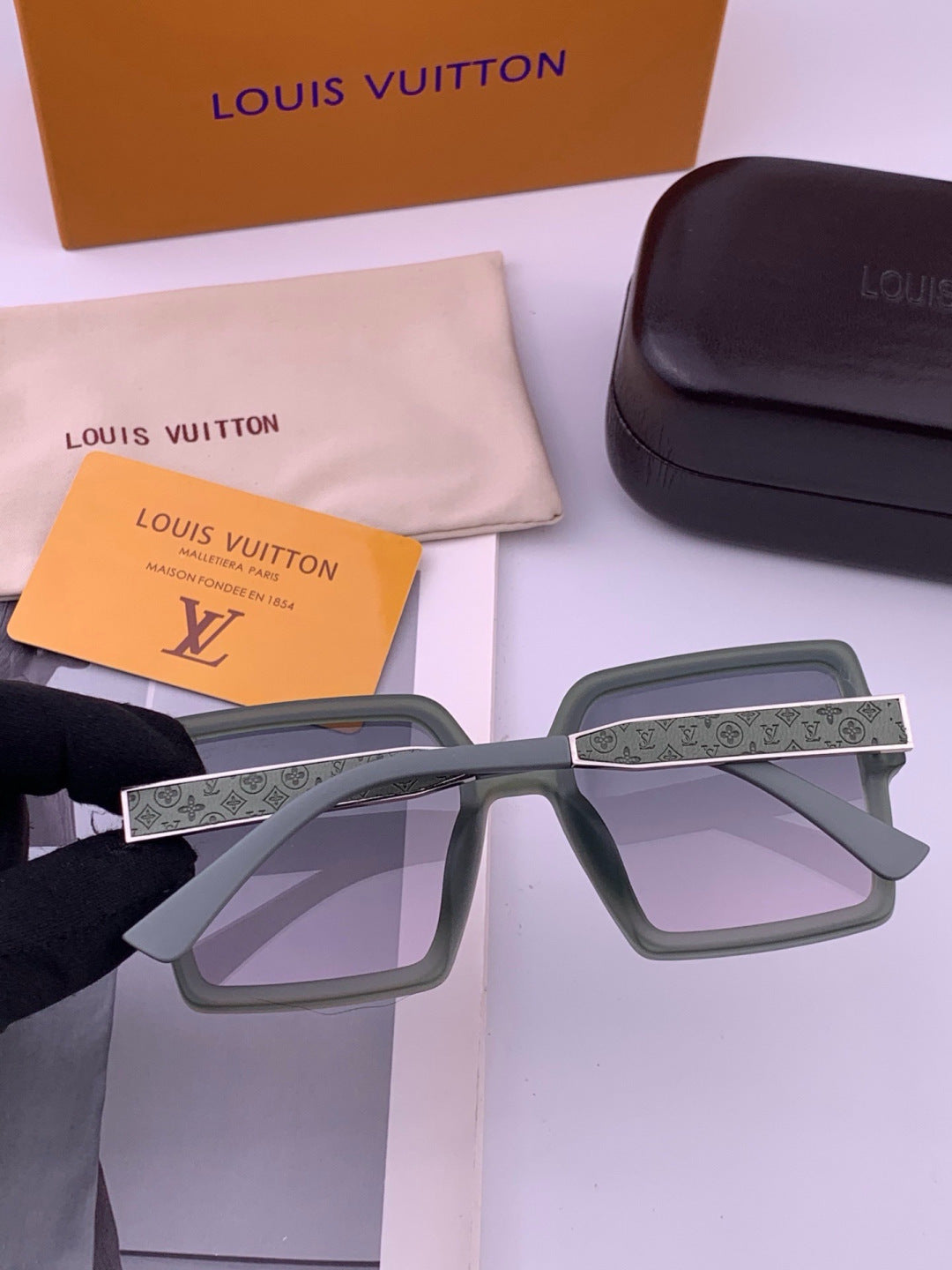 Louis Vuitton L1577 Polarized Square Gray Lens Sunglasses for Men & W - 431292 - detail image 5