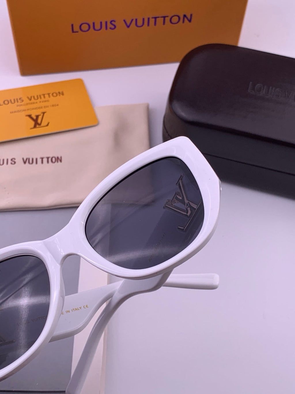 Louis Vuitton L5626 Square Pink Lens Sunglasses for Women - 448482 - detail image 6