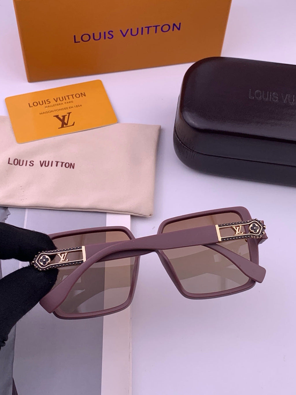 Louis Vuitton L77004 Oversized Purple Lens Sunglasses for Men & Women - 448492 - detail image 7