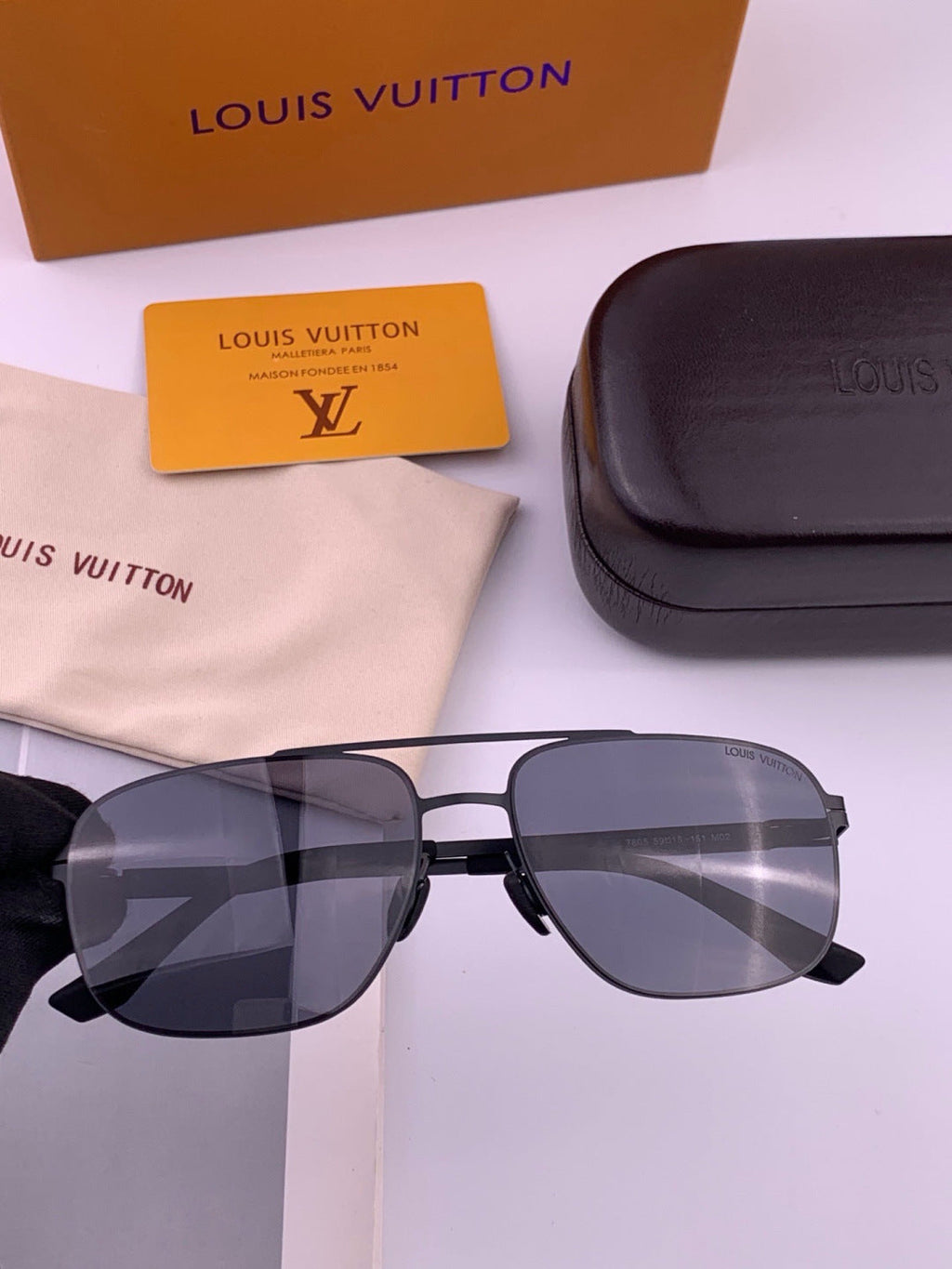 Louis Vuitton L5760 Fashion Gray Lens Sunglasses for Men & Women - 464744