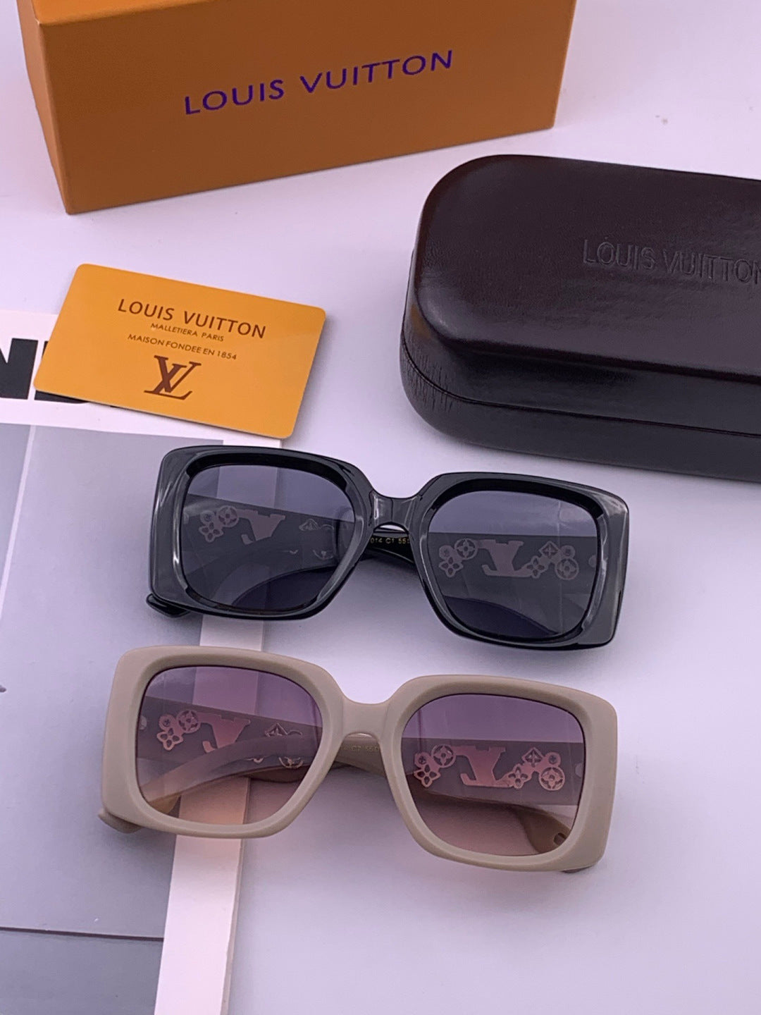 Louis Vuitton L47001 Square Gold Lens Sunglasses for Men & Women - detail image 7
