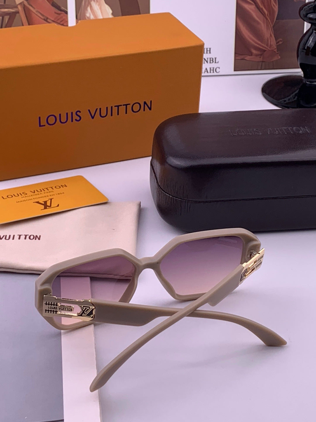 Louis Vuitton L17001 Square Purple Lens Sunglasses for Women - 464713 - detail image 4