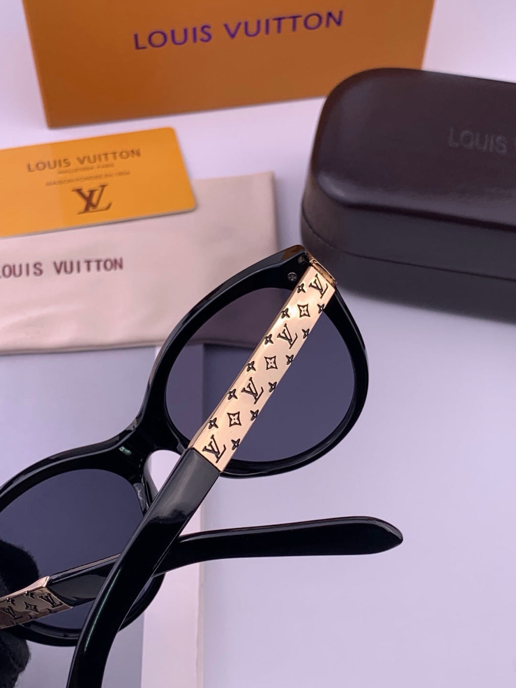 Louis Vuitton L87000 Oversized Black Lens Sunglasses for Men & Women - 493205 - detail image 6