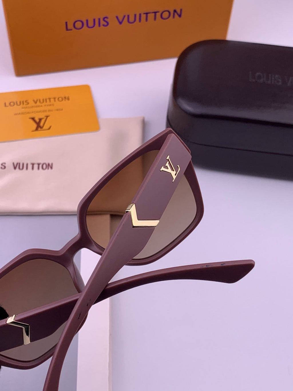 Louis Vuitton L77004 Oversized Purple Lens Sunglasses for Men & Women - 493212 - detail image 3