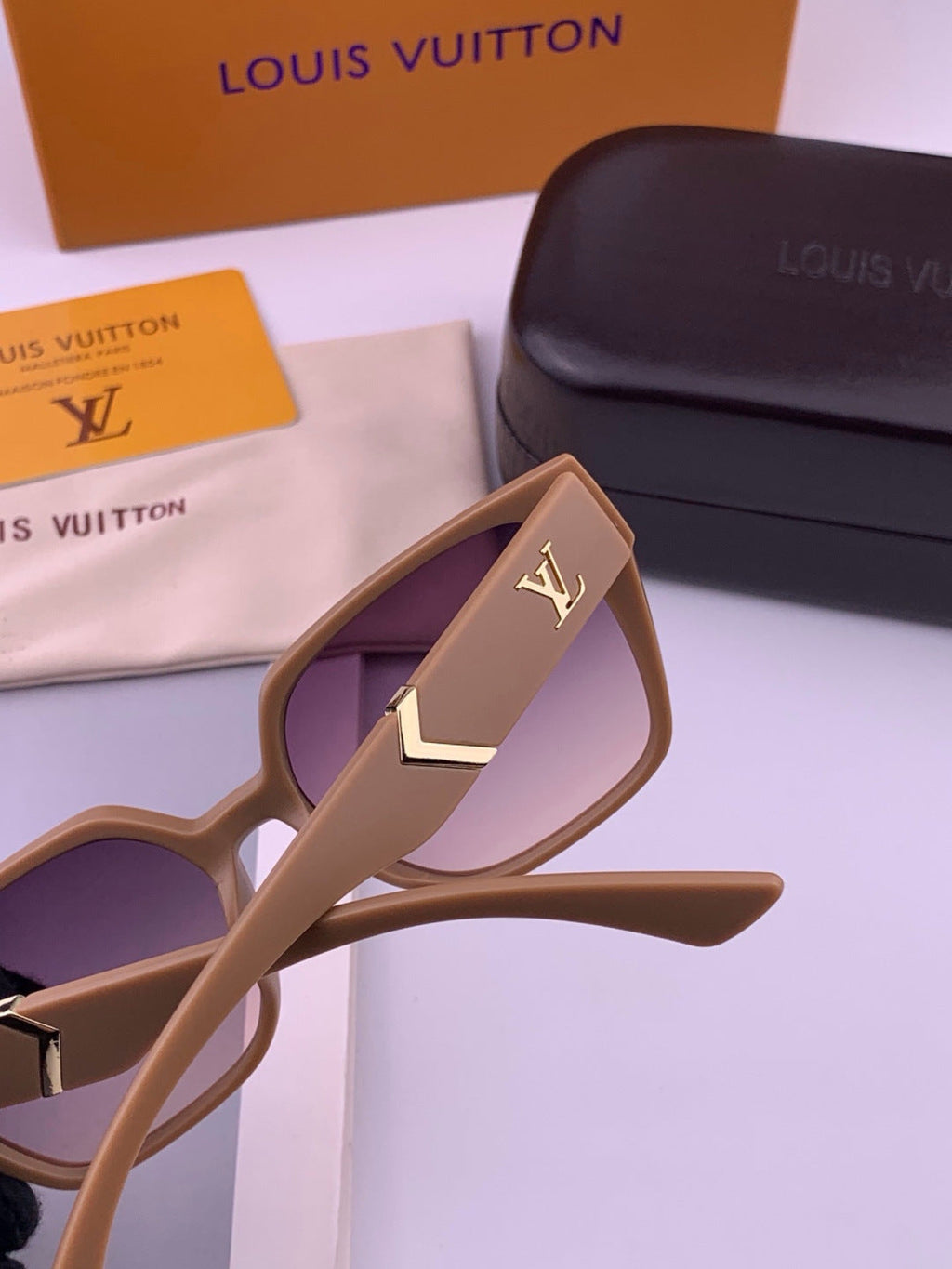 Louis Vuitton L77004 Oversized Purple Lens Sunglasses for Men & Women - 493214 - detail image 5