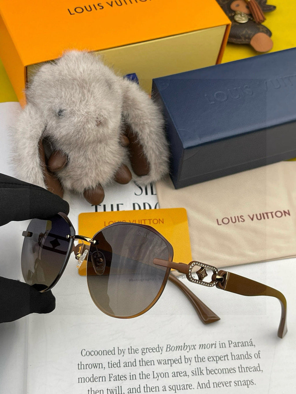 Louis Vuitton L8331 Polarized Round Gold Lens Sunglasses for Women - detail image 4