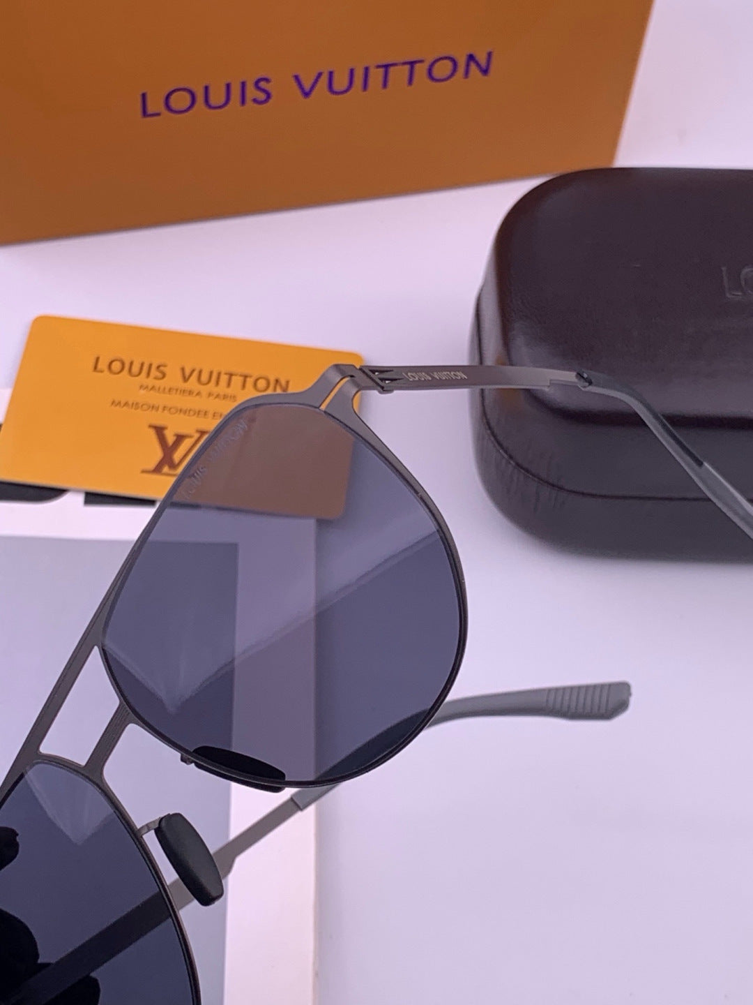 Louis Vuitton L712 Fashion Brown Lens Sunglasses for Men & Women - 493106 - detail image 3