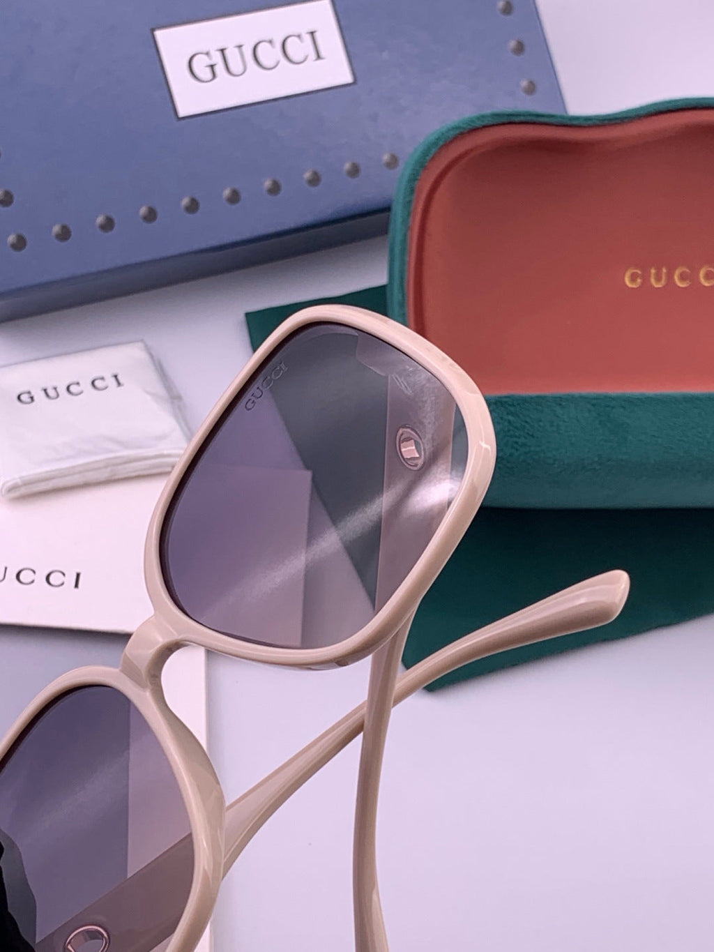 Gucci G0388 Round Red Lens Sunglasses for Men & Women - detail image 4