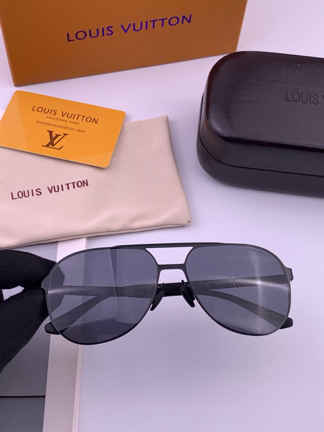Louis Vuitton L5229 Polarized Aviator Blue Lens Sunglasses for Men