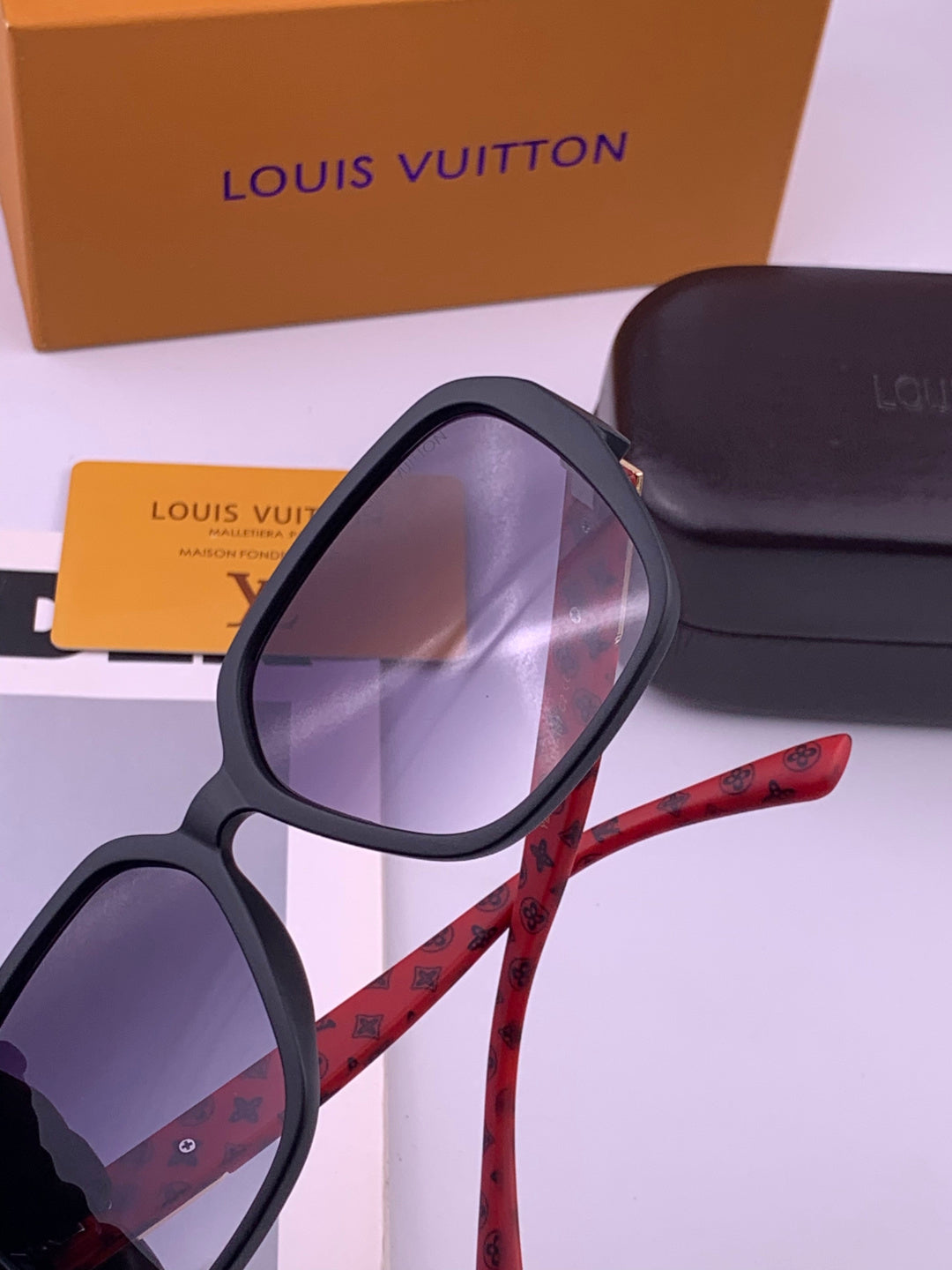 Louis Vuitton L3305 Square Gold Lens Sunglasses for Men & Women - 486124 - detail image 4