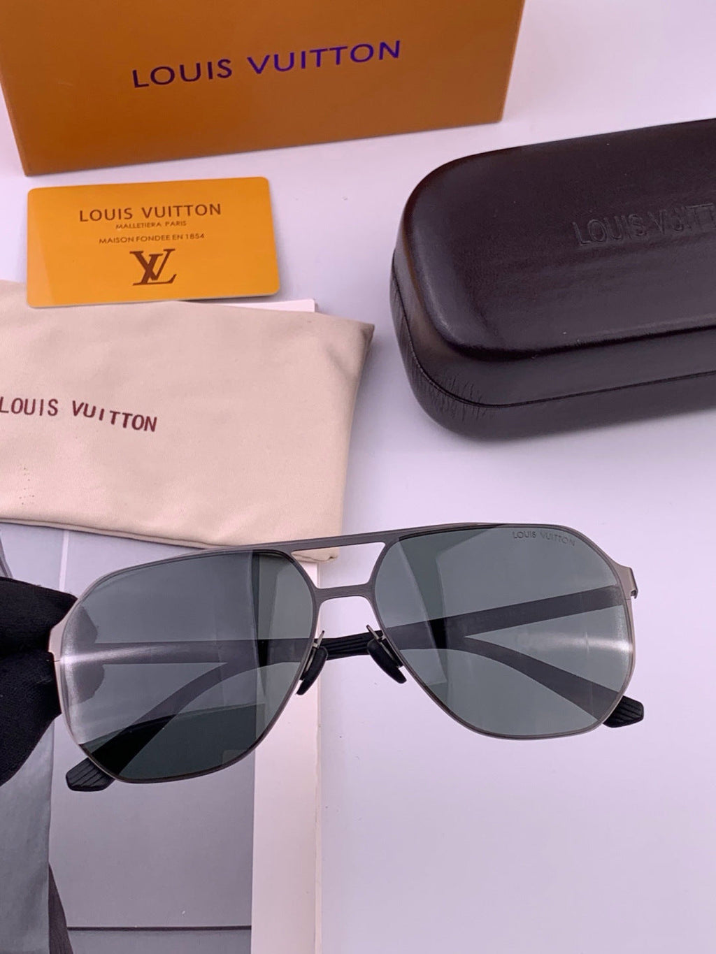 Louis Vuitton L6229 Polarized Aviator Blue Lens Sunglasses for Men - detail image 3