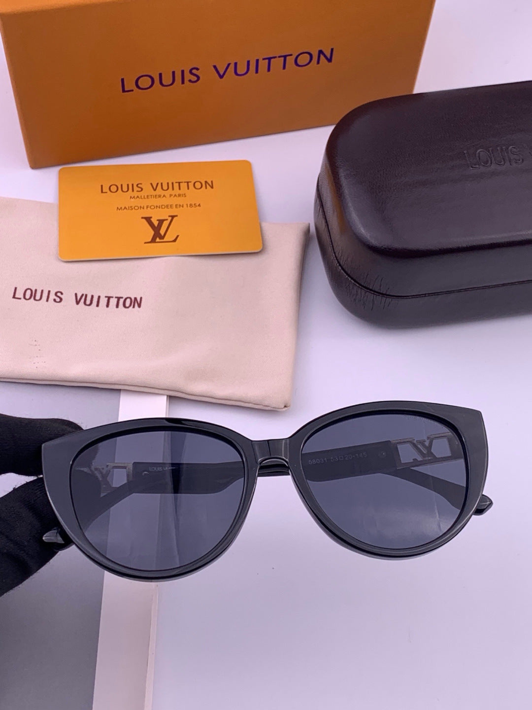 Louis Vuitton L26900 Square Black Lens Sunglasses for Women - 486196 - detail image 2
