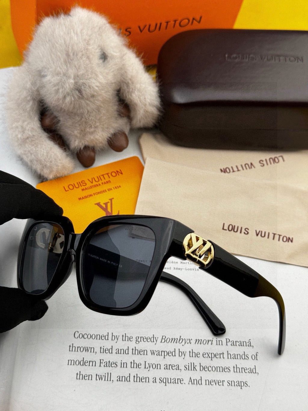 Louis Vuitton L95801 Square Brown Lens Sunglasses for Women - detail image 2