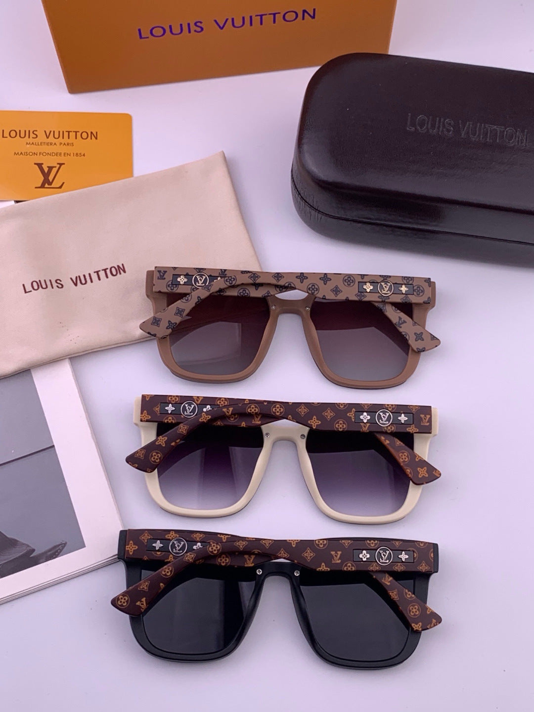 Louis Vuitton L1132 Square Gold Lens Sunglasses for Women - detail image 3