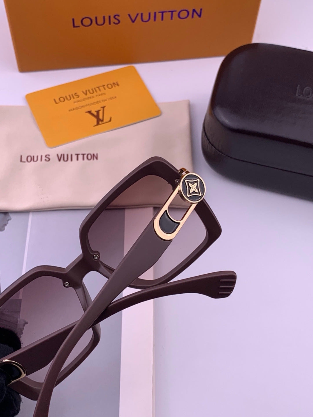 Louis Vuitton L5304 Polarized Square Brown Lens Sunglasses for Men & Women - detail image 3