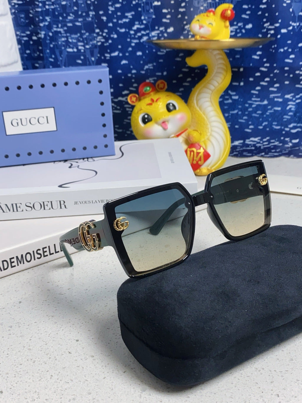 Gucci Polarized Fashion Blue Lens Sunglasses for Women - 486442 - detail image 9