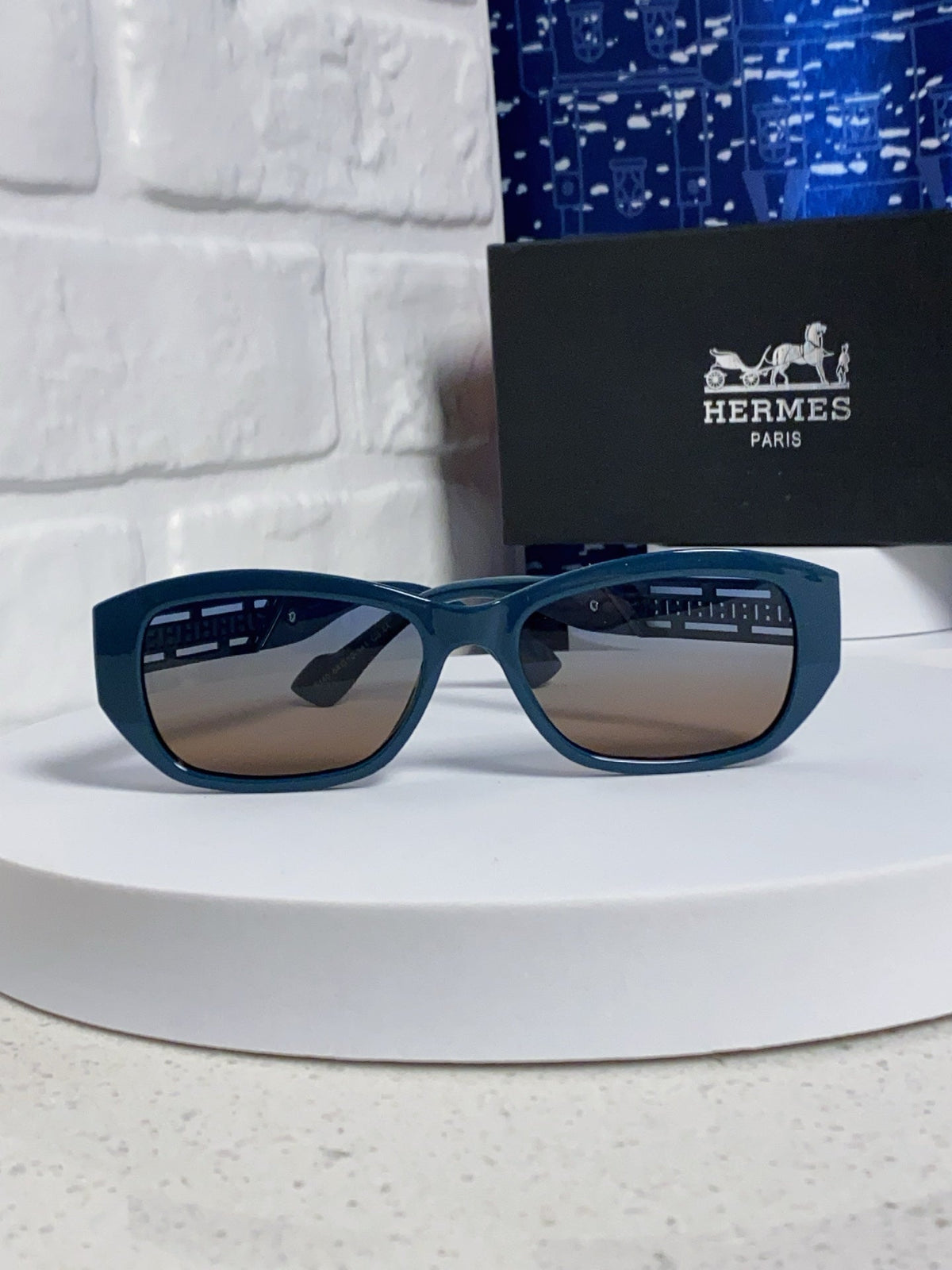 Hermès Polarized Cat-Eye Silver Lens Sunglasses for Men & Women - 466436 - detail image 2