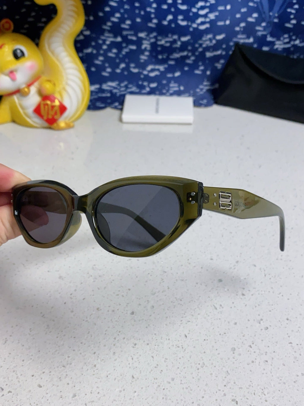 Gentle Monster ROCOCO Cat-Eye Blue Lens Sunglasses for Men & Women - detail image 6