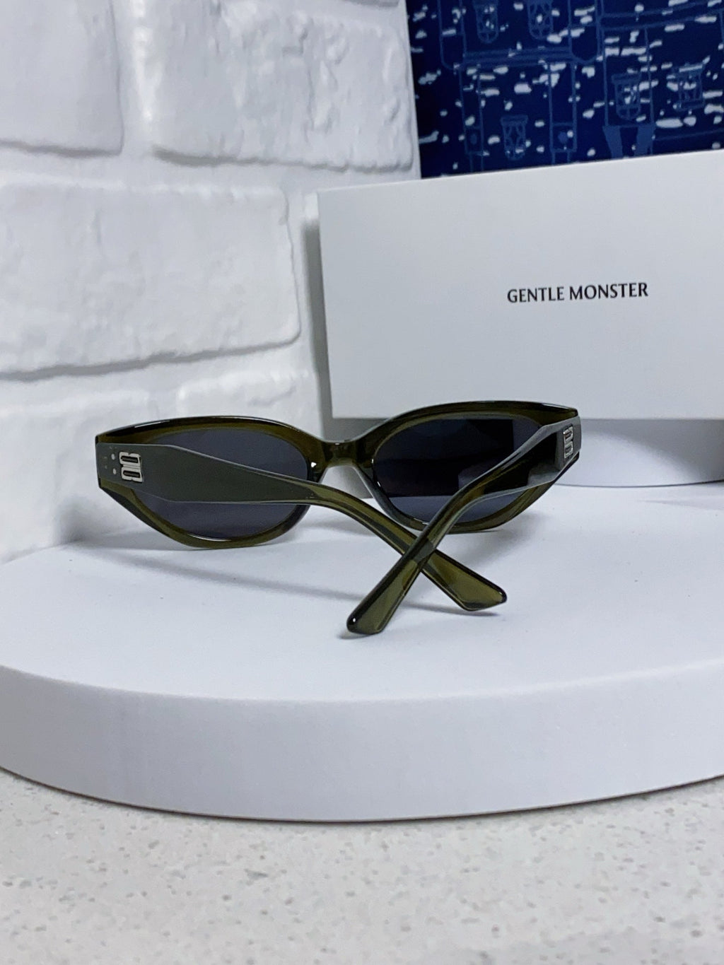 Gentle Monster ROCOCO Cat-Eye Blue Lens Sunglasses for Men & Women - detail image 3