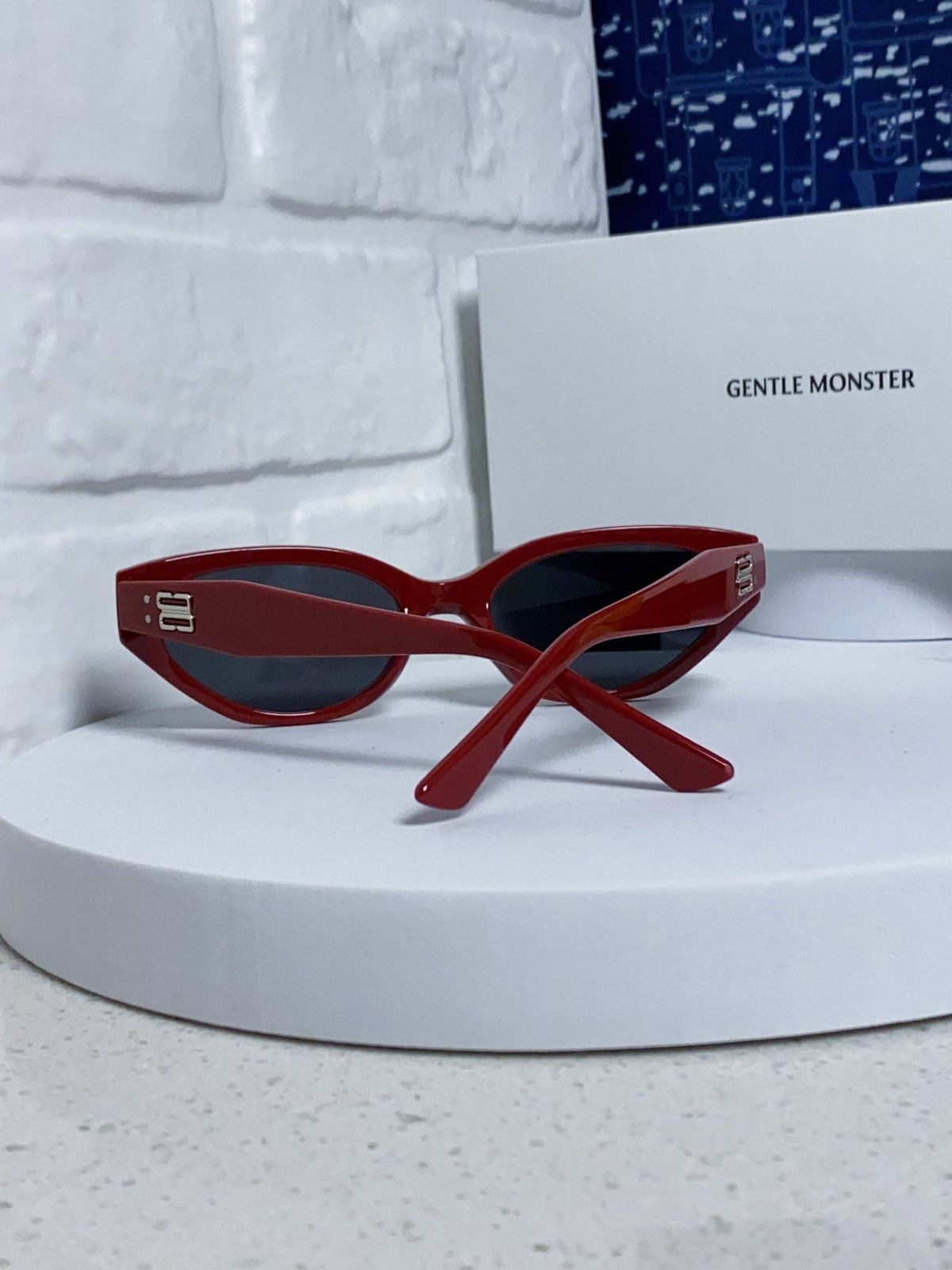 Gentle Monster ROCOCO Cat-Eye Red Lens Sunglasses for Men & Women - detail image 3