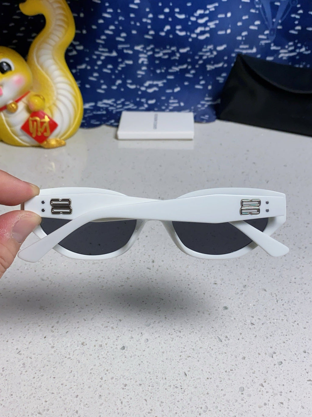 Gentle Monster ROCOCO Cat-Eye Gray Lens Sunglasses for Men & Women - detail image 5