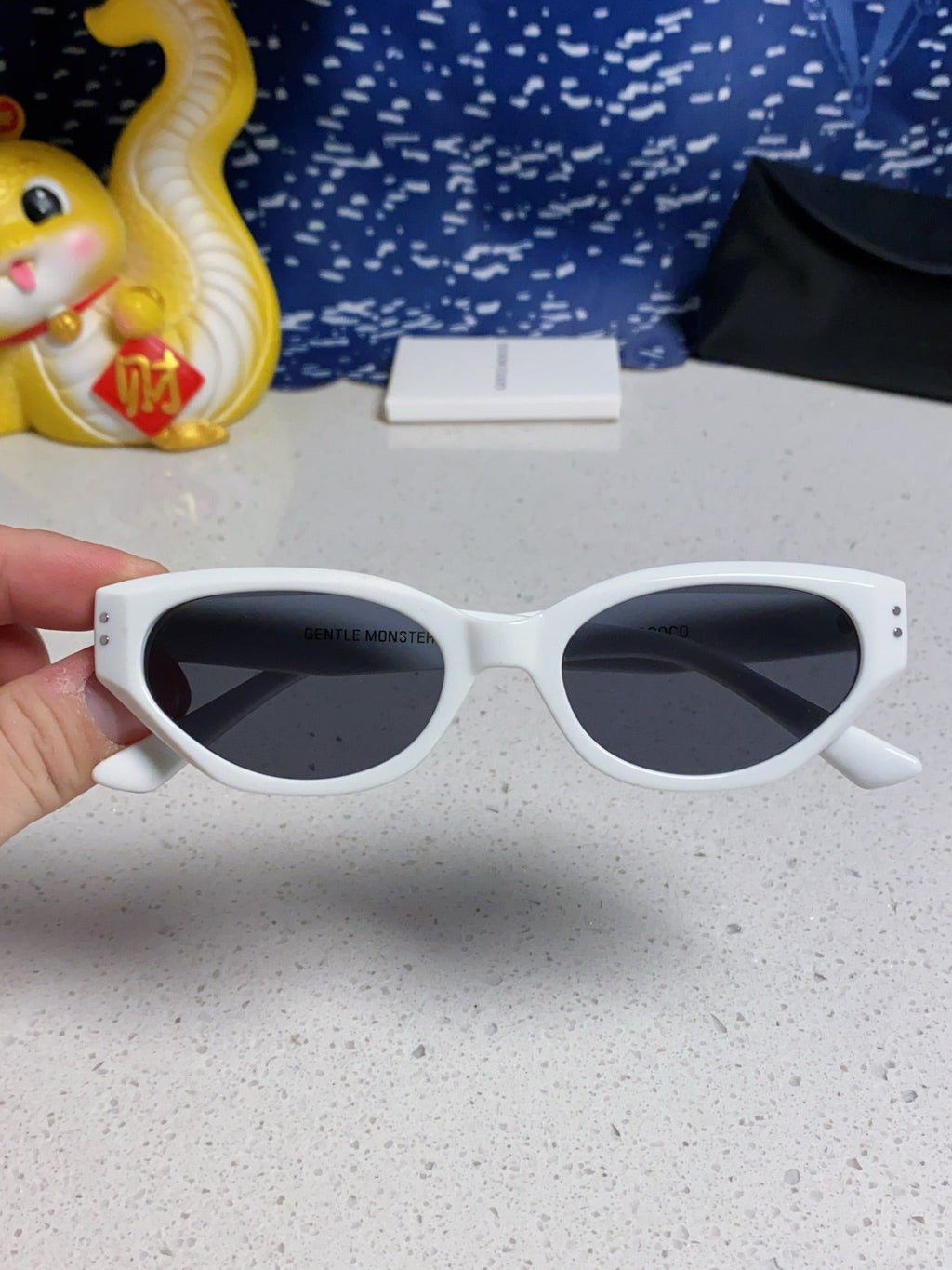 Gentle Monster ROCOCO Cat-Eye Gray Lens Sunglasses for Men & Women - 432930 - detail image 4