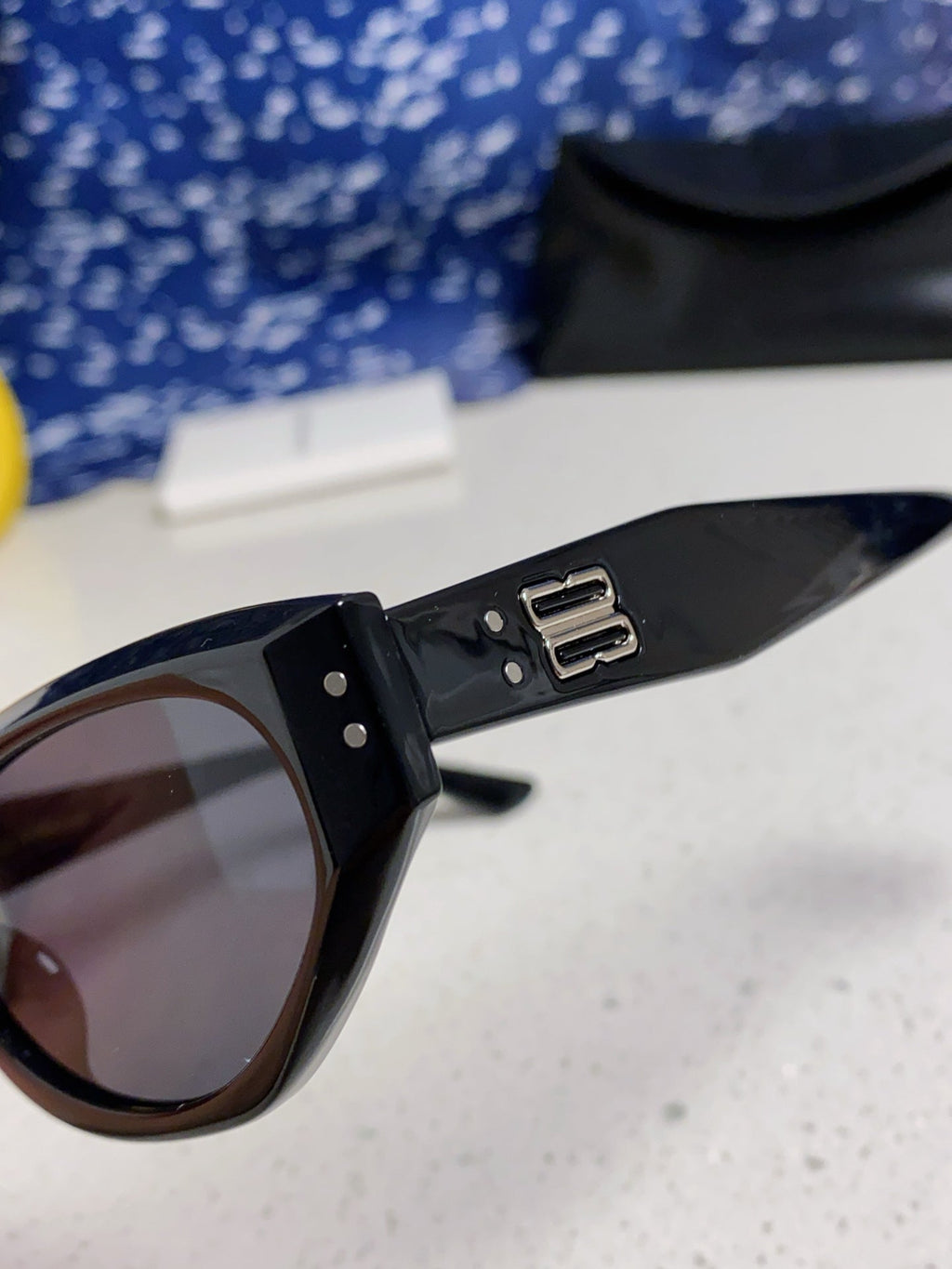 Gentle Monster ROCOCO Cat-Eye Black Lens Sunglasses for Men & Women - detail image 7