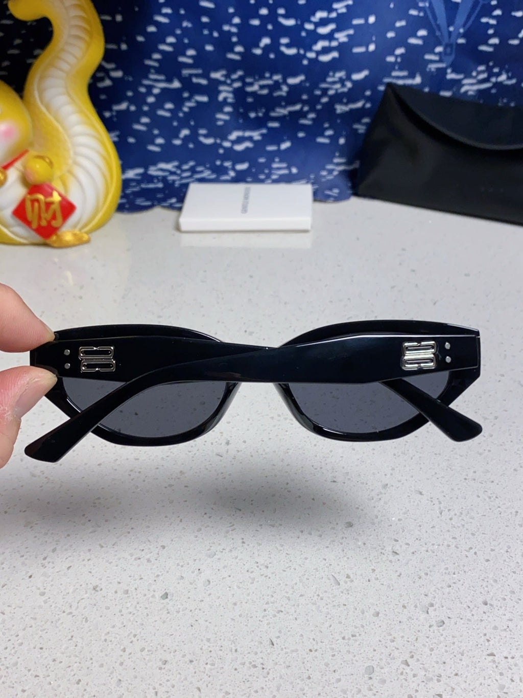 Gentle Monster ROCOCO Cat-Eye Black Lens Sunglasses for Men & Women - detail image 5
