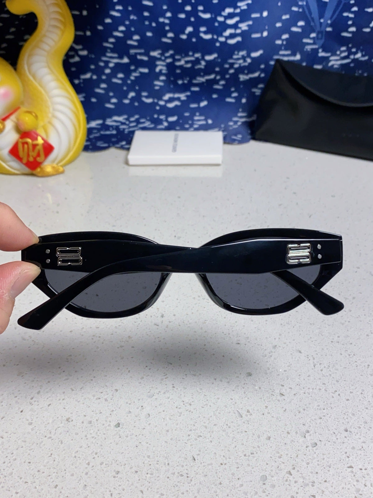 Gentle Monster ROCOCO Cat-Eye Black Lens Sunglasses for Men & Women - detail image 5