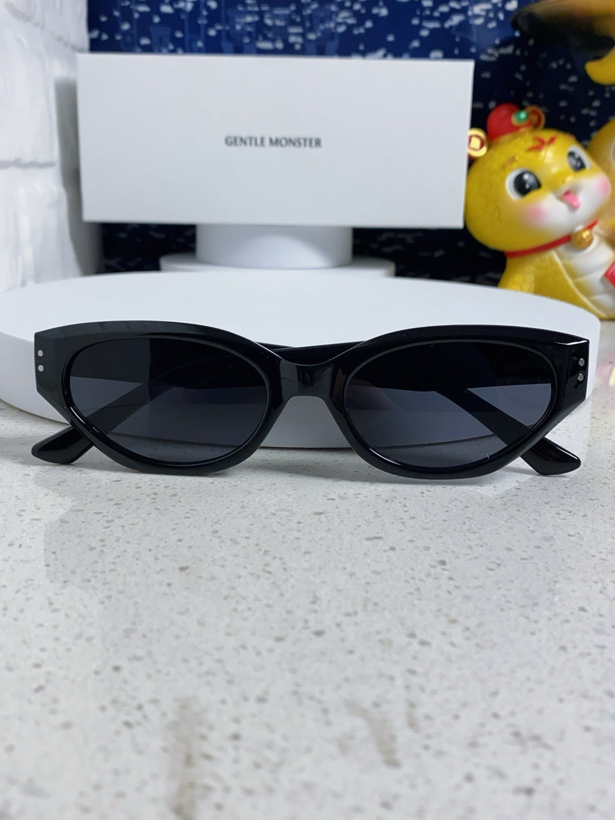 Gentle Monster ROCOCO Cat-Eye Black Lens Sunglasses for Men & Women - detail image 9