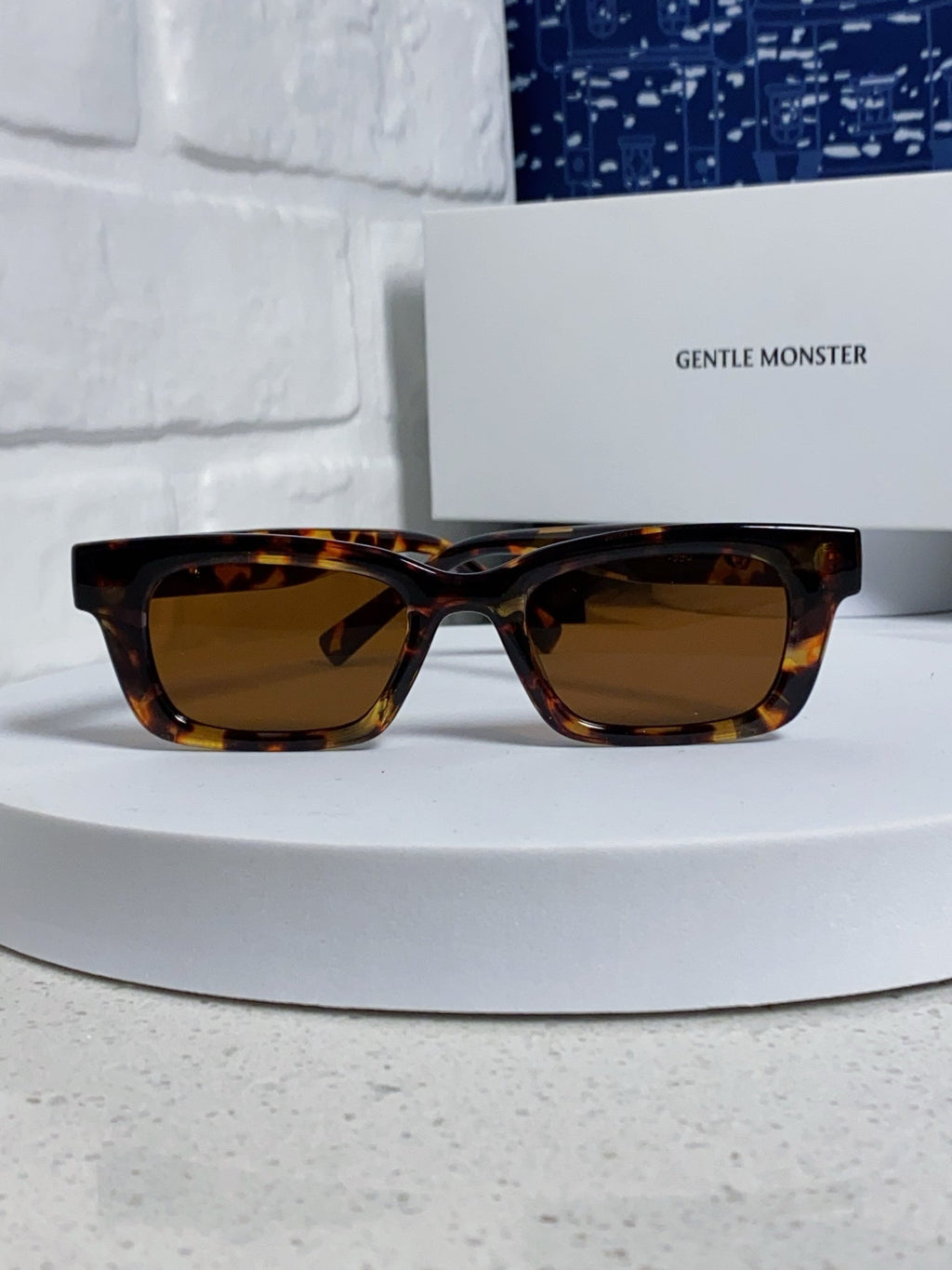 Gentle Monster JENNIE1996 Cat-Eye Brown Lens Sunglasses for Women - detail image 2
